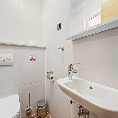Camelie Near Barban For 10 People With Playground For Children, Fitness & Pet Friendly *