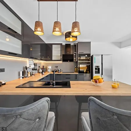 Camelie Near Barban For 10 People With Playground For Children, Fitness & Pet Friendly ヴィラ Grandići