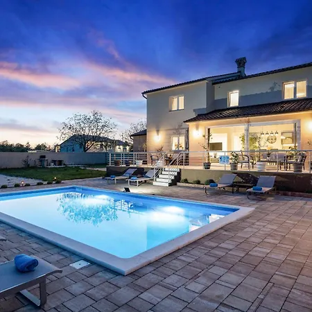 Camelie Near Barban For 10 People With Playground For Children, Fitness & Pet Friendly Grandići