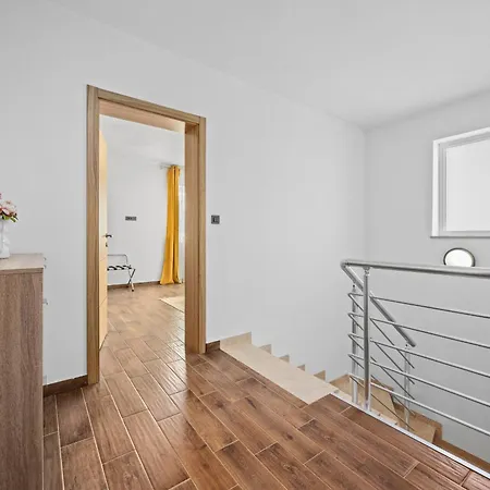 Camelie Near Barban For 10 People With Playground For Children, Fitness & Pet Friendly * Grandici