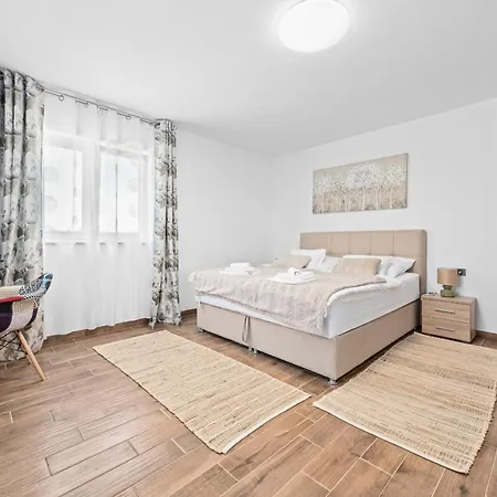 Camelie Near Barban For 10 People With Playground For Children, Fitness & Pet Friendly Villa *