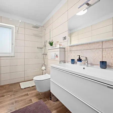 Camelie Near Barban For 10 People With Playground For Children, Fitness & Pet Friendly Grandici