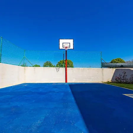 Camelie Near Barban For 10 People With Playground For Children, Fitness & Pet Friendly Grandici