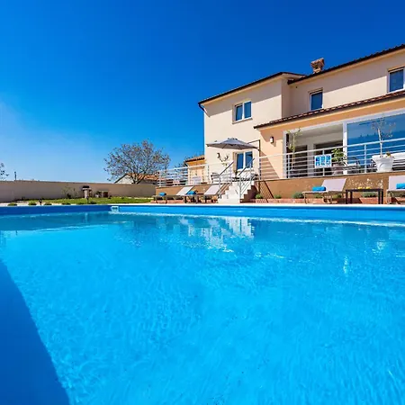 Camelie Near Barban For 10 People With Playground For Children, Fitness & Pet Friendly Villa