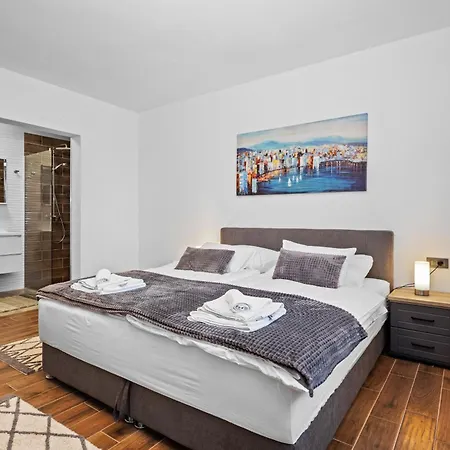 Villa Camelie Near Barban For 10 People With Playground For Children, Fitness & Pet Friendly