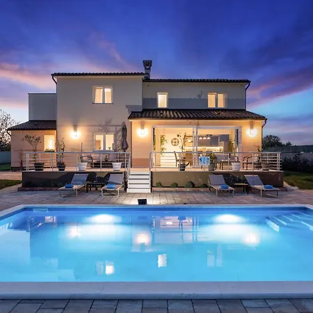 Camelie Near Barban For 10 People With Playground For Children, Fitness & Pet Friendly Villa Grandici