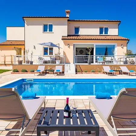 Camelie Near Barban For 10 People With Playground For Children, Fitness & Pet Friendly Villa *