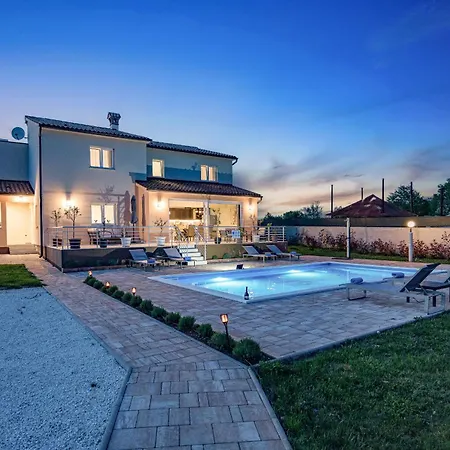 Camelie Near Barban For 10 People With Playground For Children, Fitness & Pet Friendly * Grandici