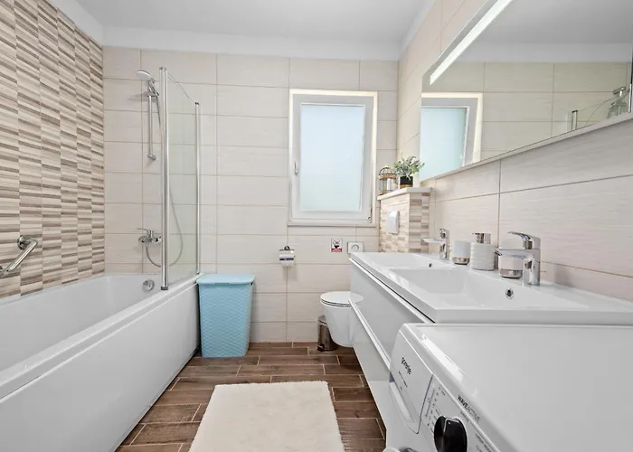 Villa Camelie Near Barban For 10 People With Playground For Children, Fitness & Pet Friendly