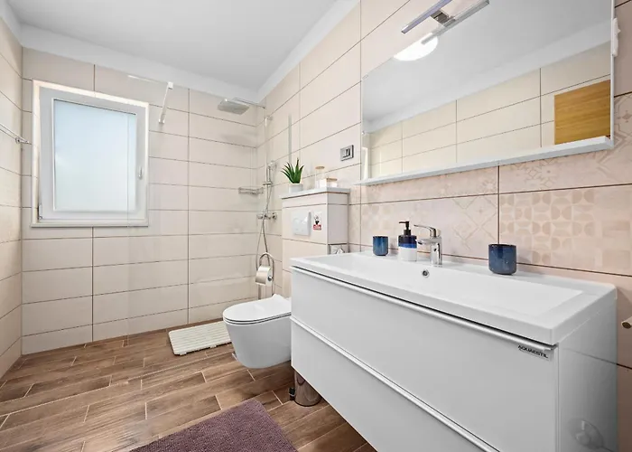 Camelie Near Barban For 10 People With Playground For Children, Fitness & Pet Friendly Grandici