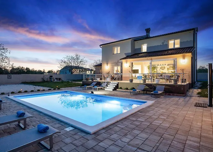 Camelie Near Barban For 10 People With Playground For Children, Fitness & Pet Friendly Grandici