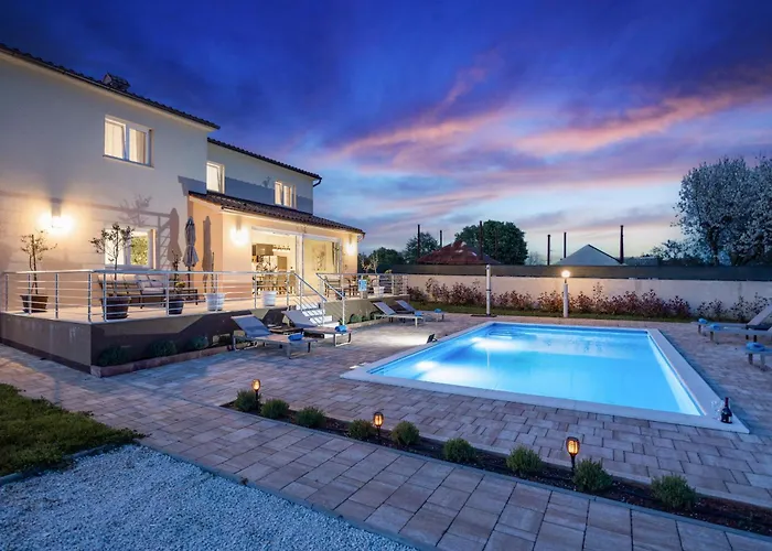 Camelie Near Barban For 10 People With Playground For Children, Fitness & Pet Friendly