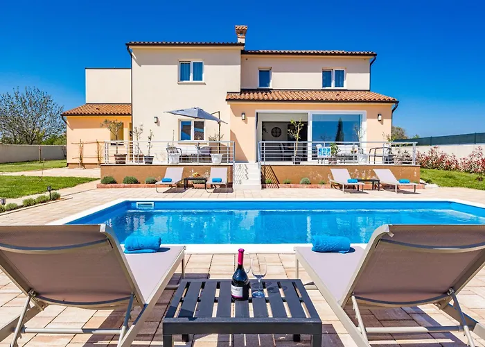 Camelie Near Barban For 10 People With Playground For Children, Fitness & Pet Friendly Villa *
