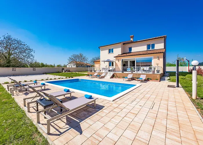 Villa Camelie Near Barban For 10 People With Playground For Children, Fitness & Pet Friendly *